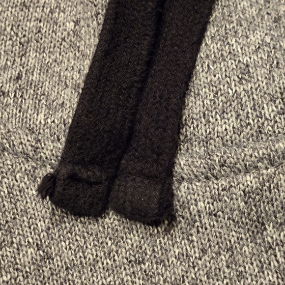 Old Navy Active hooded sweatshirt gray black misses size medium EUC - Picture 5 of 9